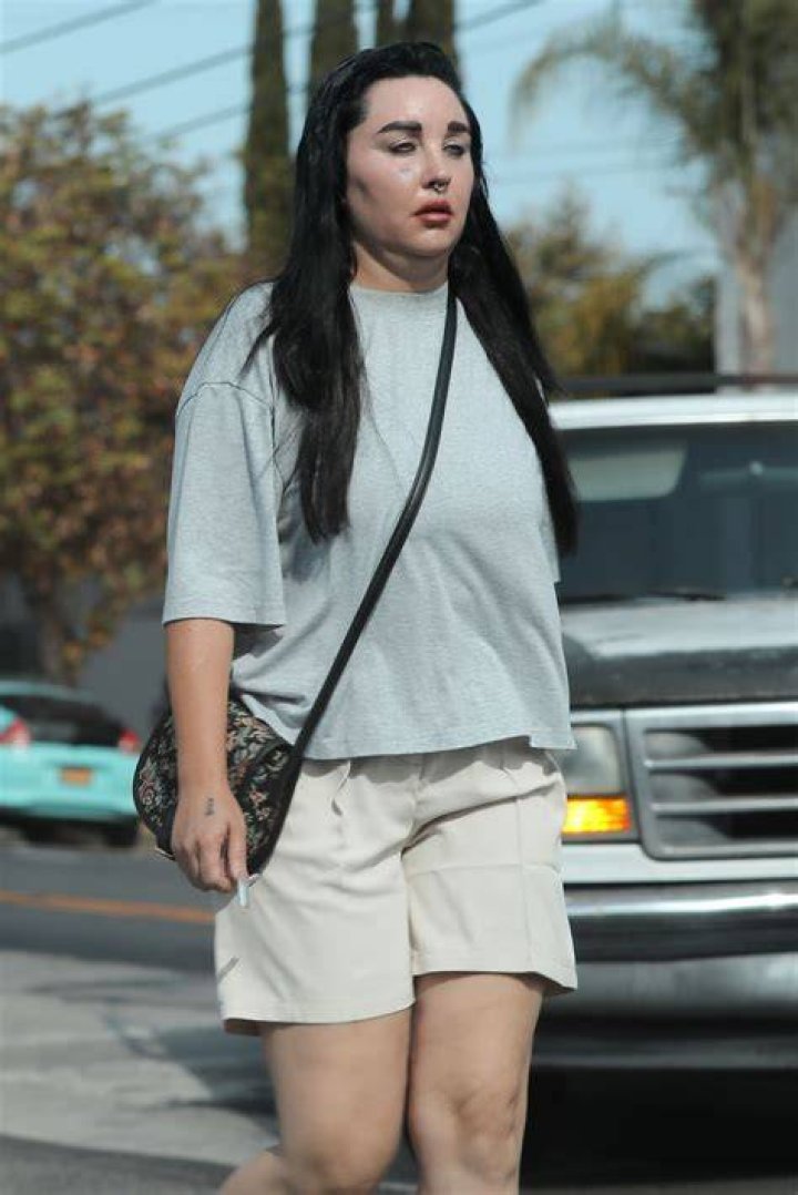 Amanda Bynes walking on July 10, 2013, in New York City. | Source: Getty Images