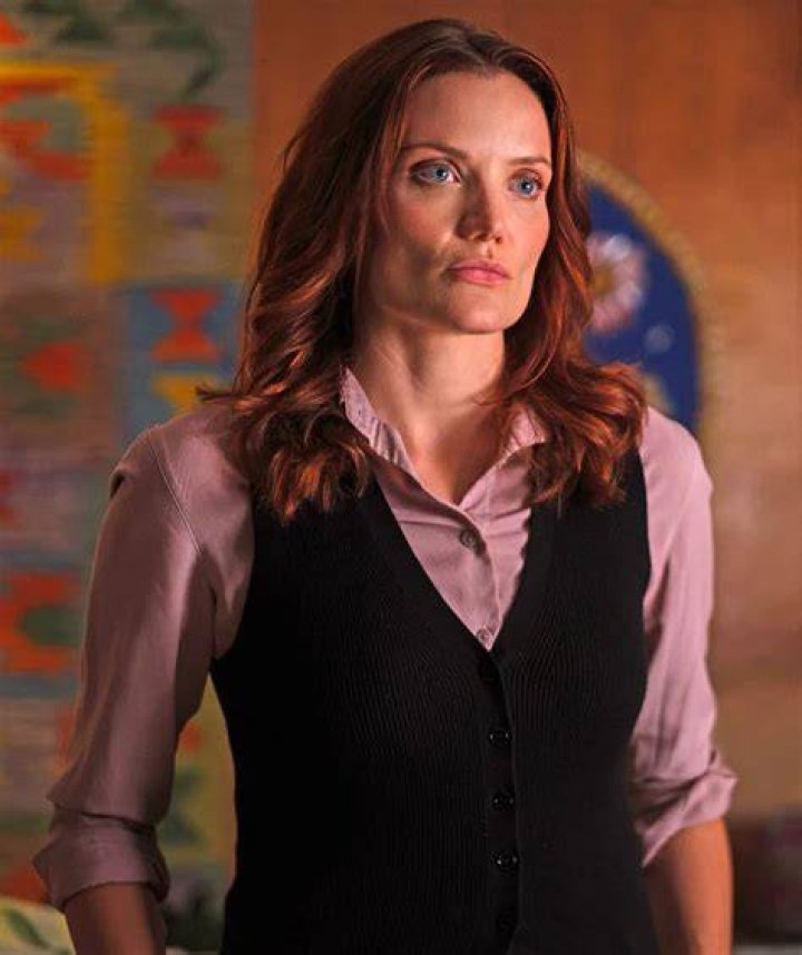 Anna Samson as DI Mackenzie Clarke in Return to Paradise