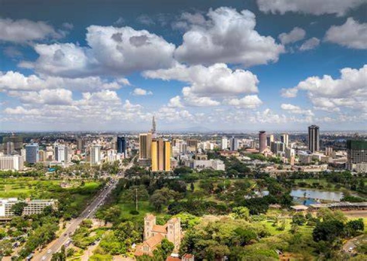 At Nairobi's Uhuru Gardens, the King unveiled a plaque and laid a wreath at the Tomb of the Unknown Warrior