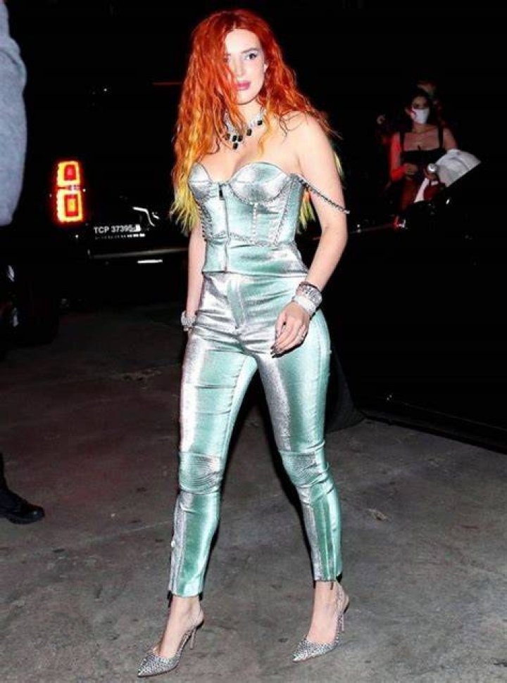 Bella Thorne Details, Weight, Height, Age, Body Measurement, Boyfriend, Facts