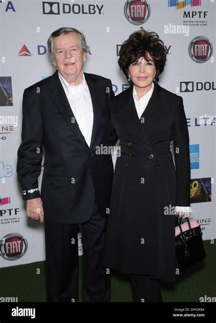 Bob Daly and Carol Bayer Sager with Cristopher Bacharach, and Anna Daly. | Source: Getty Images