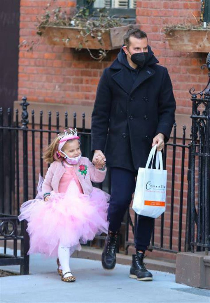 Bradley Cooper seen walking Lea De Seine Shayk Cooper&nbsp;in New York City on January 5, 2023 | Source: YouTube/The Hollywood Fix