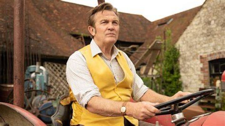 bradley walsh larkins new