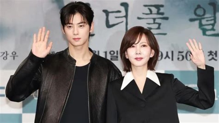 Cha Eun Woo Girlfriend, Age, Real Name, Height, Family and Net Worth