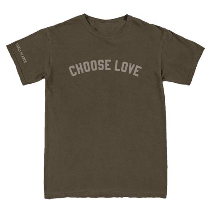 choose love tee