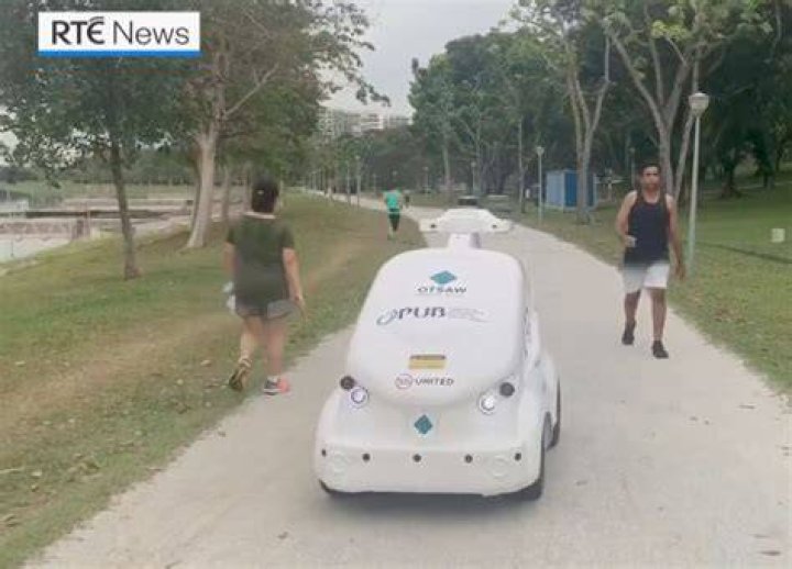 Covid-19: Singapore deploys robot 