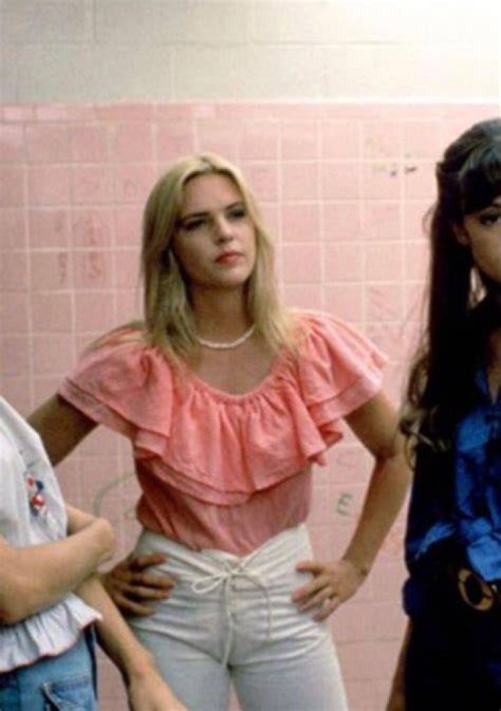 Deena Martin in Dazed and Confused (1993) Dazed and confused aesthetic outfits, Personal style