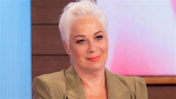 Denise Welch strikes a yoga pose in swimsuit - fans react