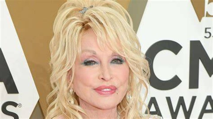 Dolly Parton makes shocking confession about herself - and fans don't believe it