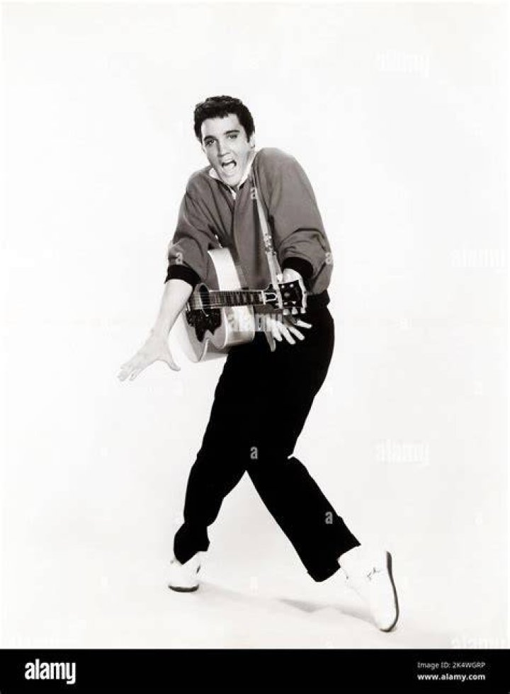 Elvis Presley posing for a studio portrait | Photo: Getty Images