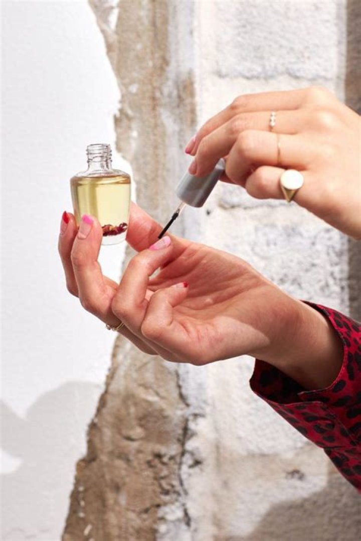 En Route Beauty What Does Cuticle Oil Even Do?