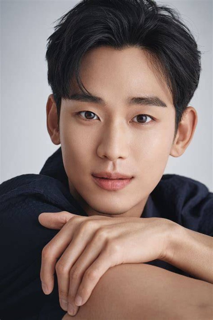 Exploring Kim Soo Hyun's Relationship The Heartthrob Of KDramas