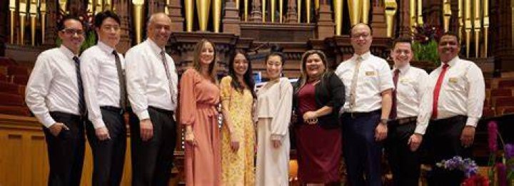Global participants with the Tabernacle Choir after April 2023 general conference.