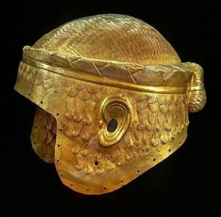 Intricate: While it was&nbsp;, complete with a figure-hugging cut, as small patches of gold graced the sequin-covered material