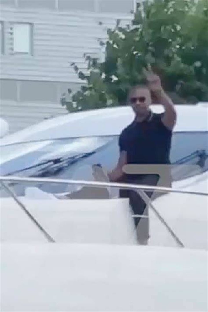 Jamie Foxx waved to fans