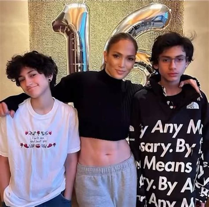 jennifer lopez twins