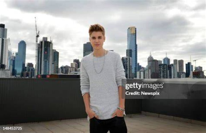 Justin Bieber's face paralyzed after being diagnosed with rare diso...