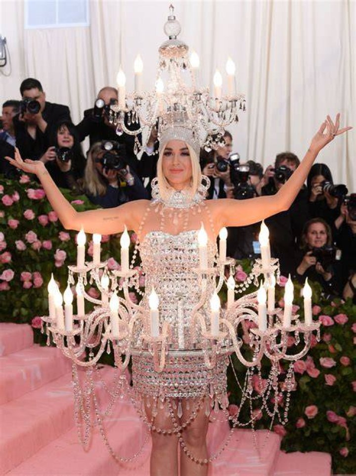 katy perry met camp chandelier hamburger