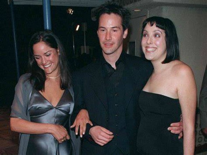 Keanu Reeves with his sisters Kim and Karina in los Angeles in 1999. | Source: Getty Images