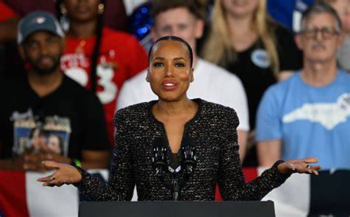 Kerry Washington speaking to crowd the 2024 Los Angeles Times Festival of Books 