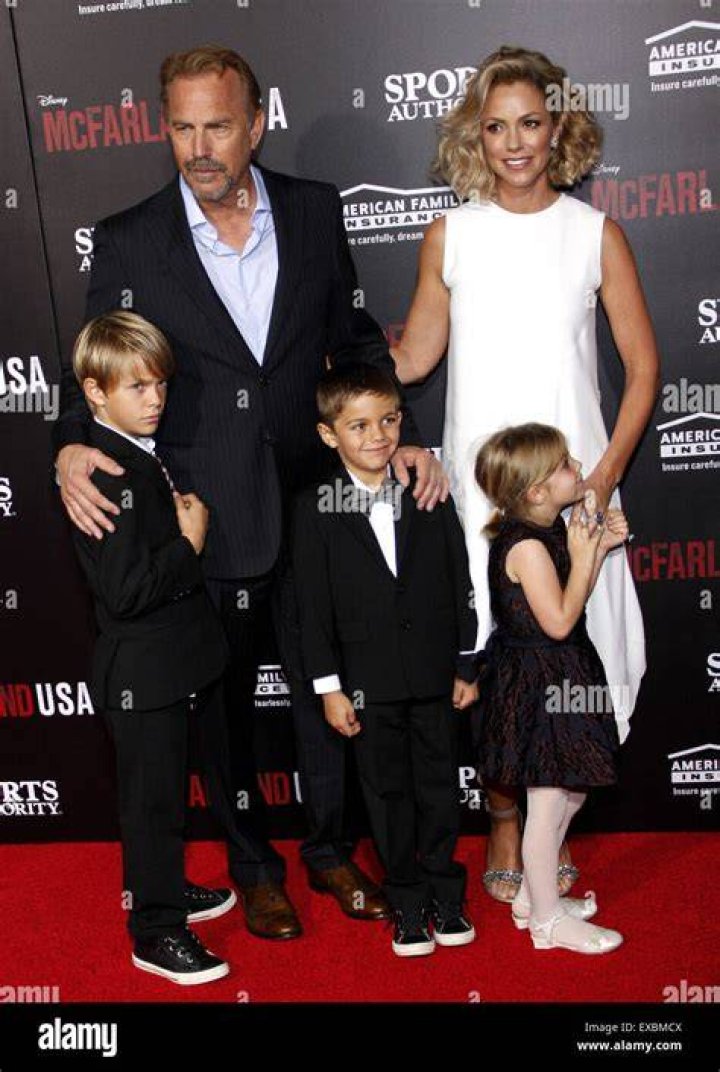 Kevin Costner, Christine Baumgartner, Grace Avery Costner, Hayes Logan Costner, and Cayden Wyatt Costner on February 9, 2015 in Hollywood, California | Source: Getty Images