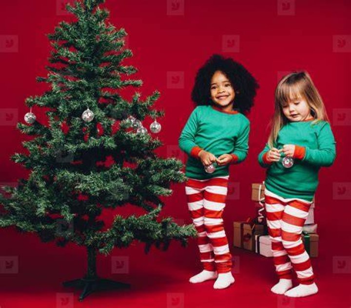 Kids celebrating Christmas and watching Santa from afar | Photo: Shutterstock