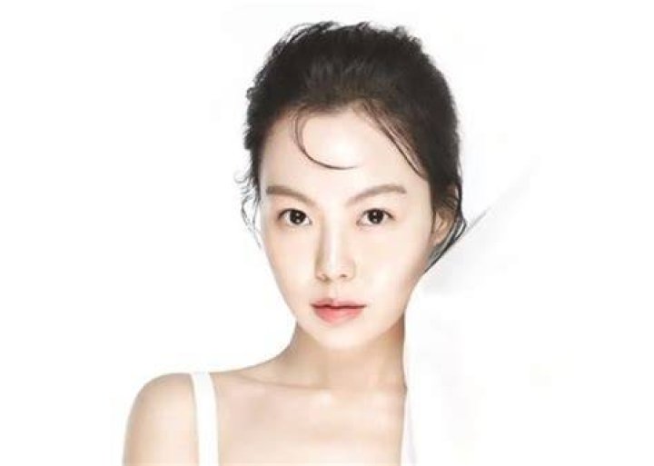 Kim Min Hee in Harper's Bazaar Korea November 2014 Kim min hee, Kim min, Style korea