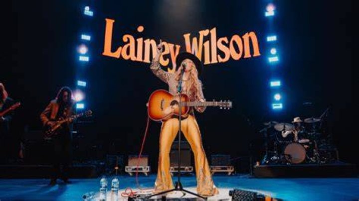 lainey wilson tour 2024