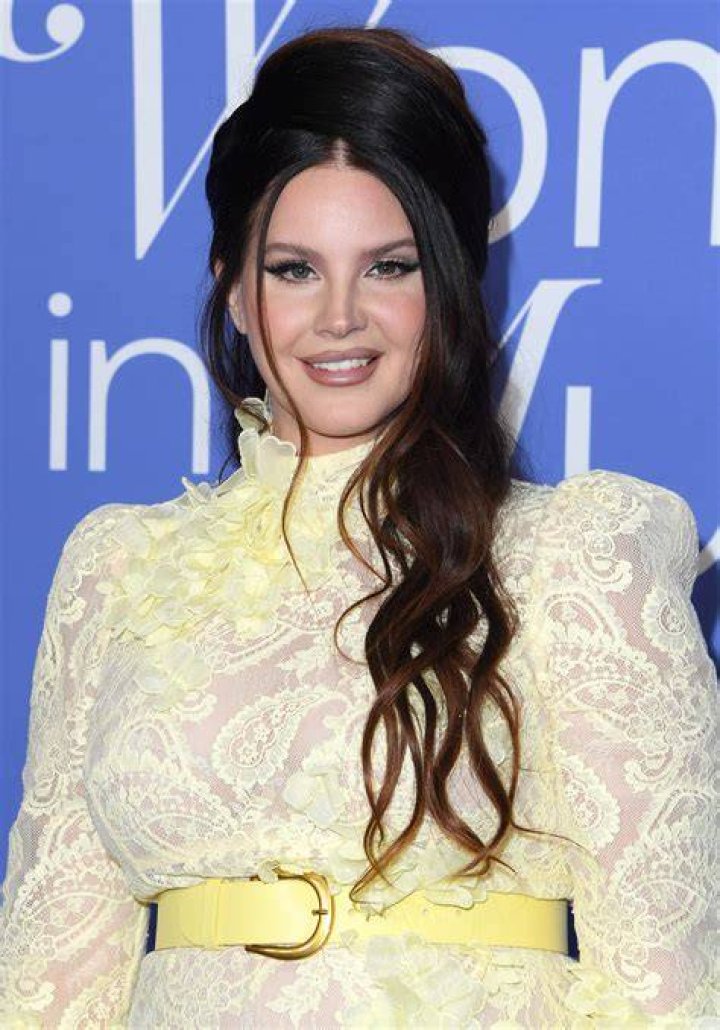 Lana Del Rey wearing belted green dress performing in London Hyde Park