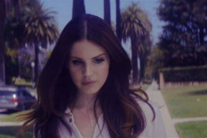 Lana Del Rey's appearance shocks fans and you won't believe what she's doing