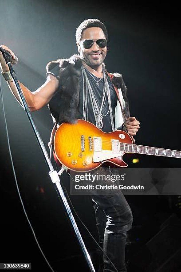 Lenny Kravitz performs on stage during a concert in the Rock in Rio Festival in September 2011| Photo: Getty Images