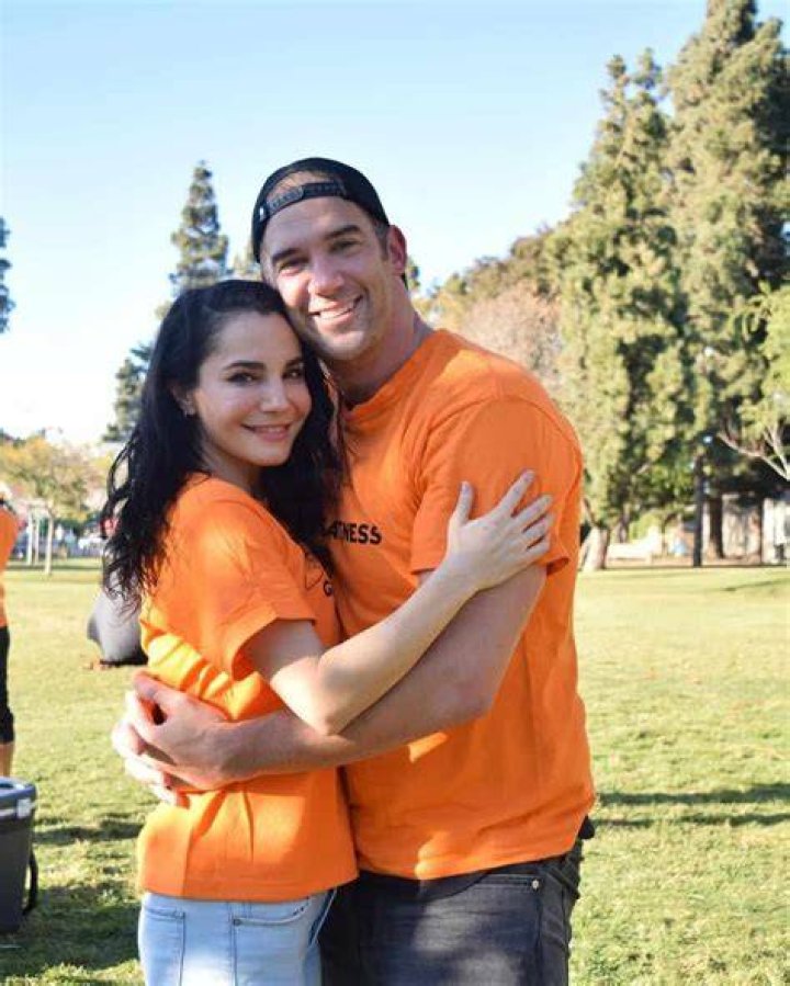 Lewis Howes is not Married to Wife. Dating a Girlfriend Martha Higareda