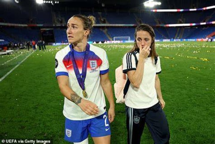 Lucy Bronze comforted by Ona Batlle after World Cup final between Spain, EnglandIco