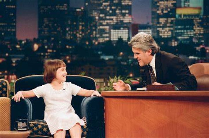 Mara Wilson and Jay Leno on "The Tonight Show with Jay Leno," Season Three in 1995 | Source: Getty Images