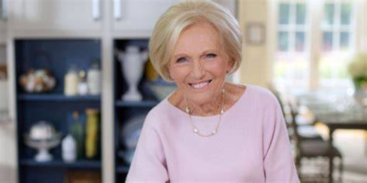 Mary Berry smiling outside Windsor Castle with her husband Paul Hunnings