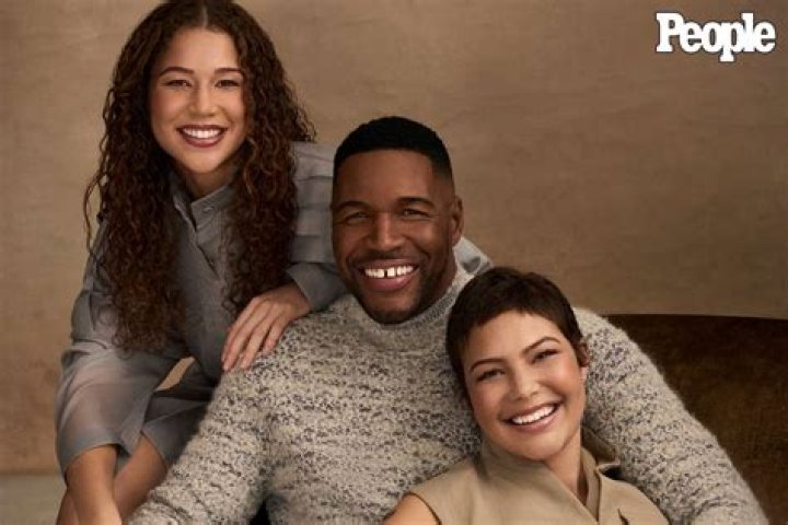 Michael Strahan (C), Sophia Strahan, & Isabella Strahan at the Nickelodeon Kids' Choice Sports on July 19, 2018 in California | Photo: Getty Images