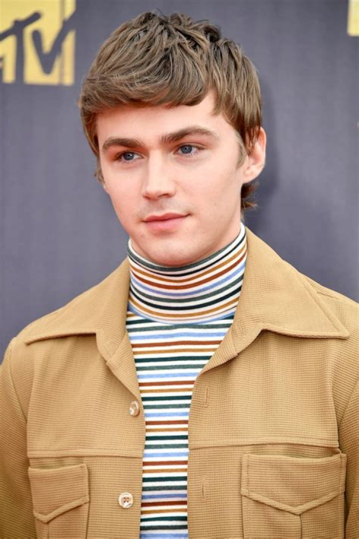 Miles Heizer Biography, Height & Life Story Super Stars Bio