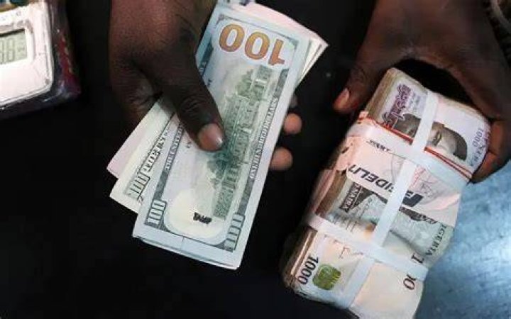 Naira hits historic low, tumbles massively against US dollar at forex market