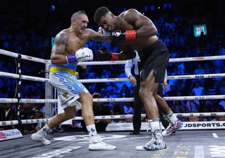 Oleksandr Usyk returns Anthony Joshua