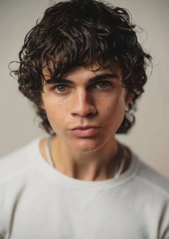 Oliver Watson will appear as Kent in the television series Wednesday.