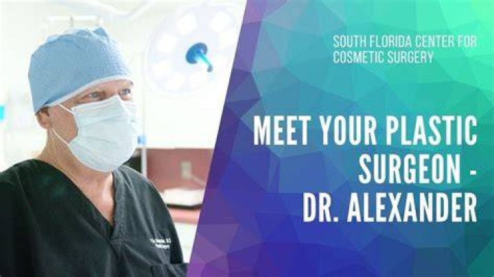 PHOTO: Plastic surgeon Dr. Alexander Ram&iacute;rez Folleco during a consultation with Taryn Quinterri.