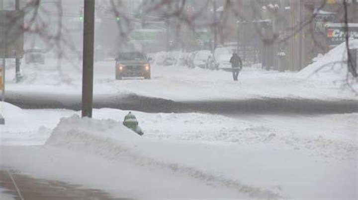 PHOTO: The snow will still be falling in Massachusetts, including Boston, New Hampshire and Maine on Sunday morning.