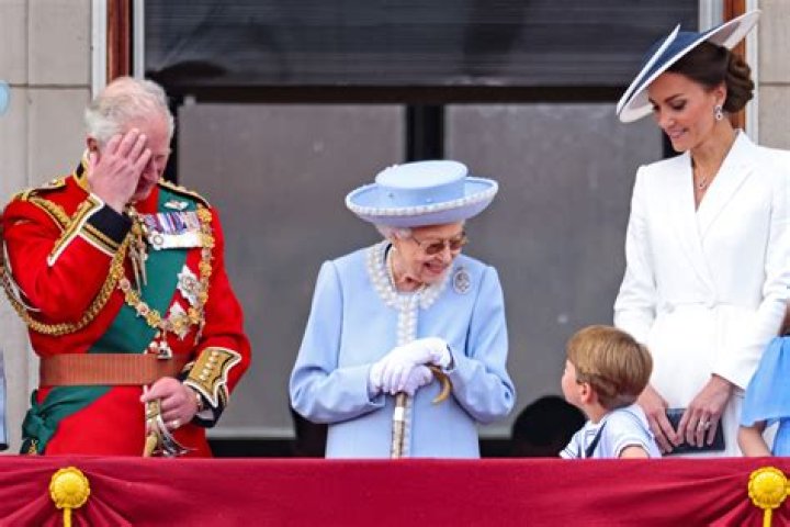 prince louis queen balcony