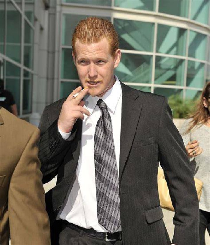 Redmond O'Neal leaves court after his final progress report at LAX Courthouse on October 9, 2012, in Los Angeles, California. | Source: Getty Images.