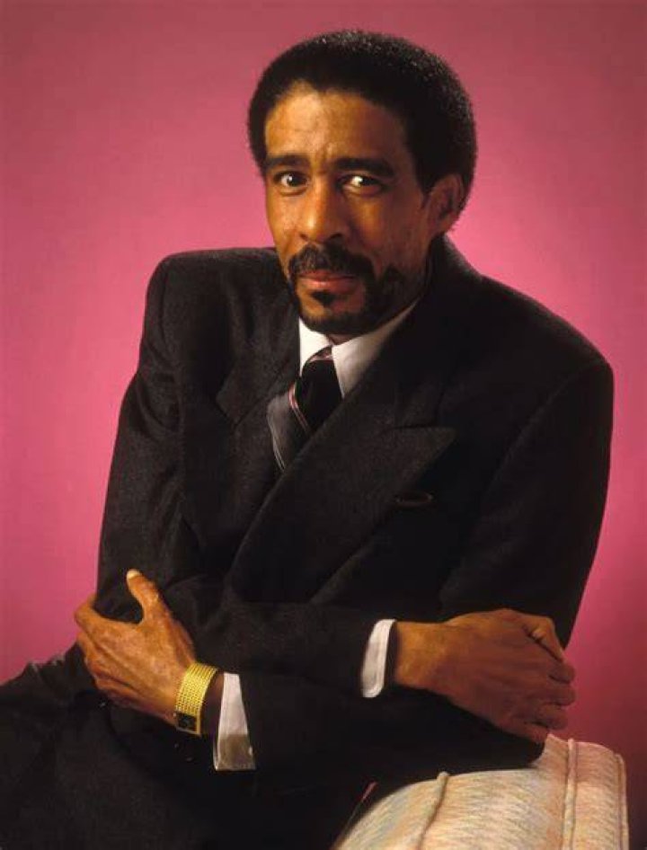 Richard Pryor posed in a photo session at the Beverly Hills Hotel on January 7, 1987. | Photo: Getty Images