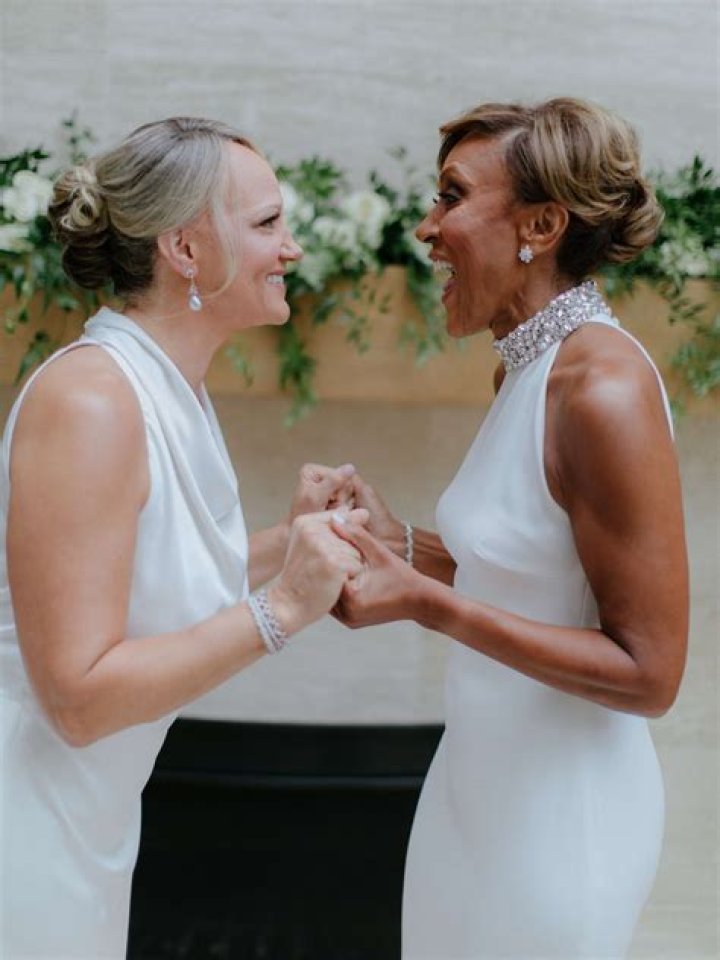 Robin Roberts and Amber Laign on the dance floor