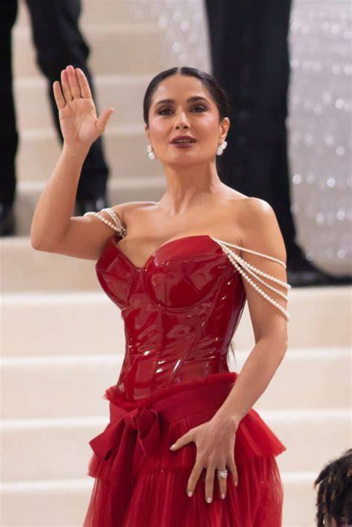 salma hayek red
