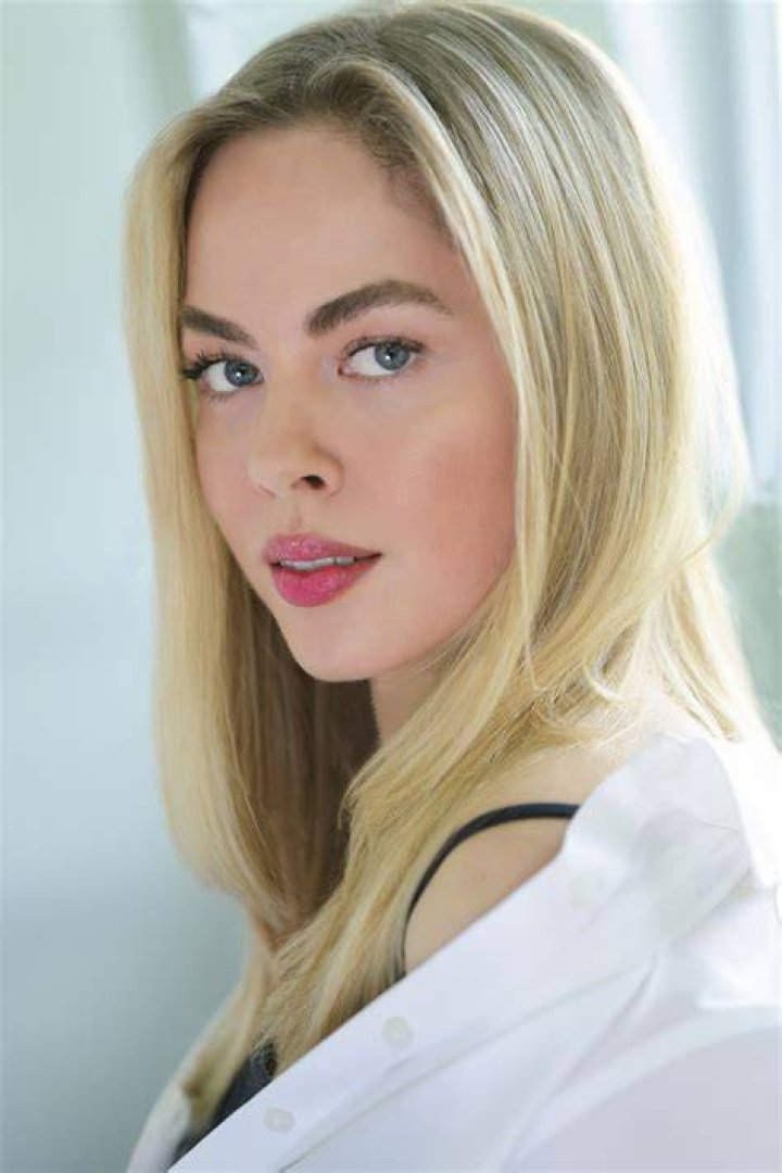 Sarah Dugdale as Lizzie, Kai Bradbury as Denny