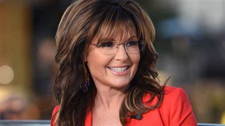 SocialGathering Sarah Palin Gets Slammed by Twitter Users; Sarah Jessica Parker&rsquo;s &lsquo;Hello
