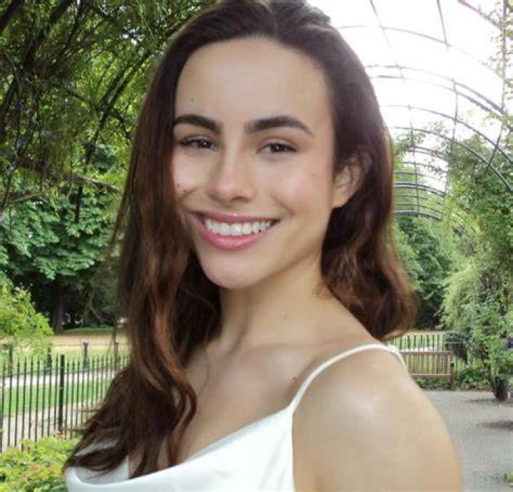 Sofia Elizabeth Age, Height, Instagram and Wiki